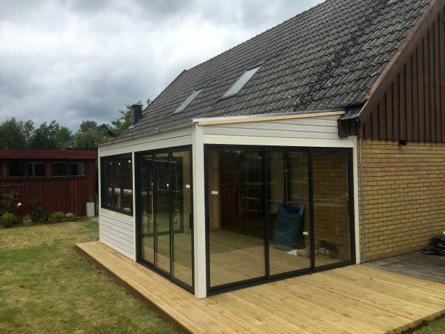 Snickare Skåne - Trädäck & uterum byggt av snickare på Perssons Byggservice